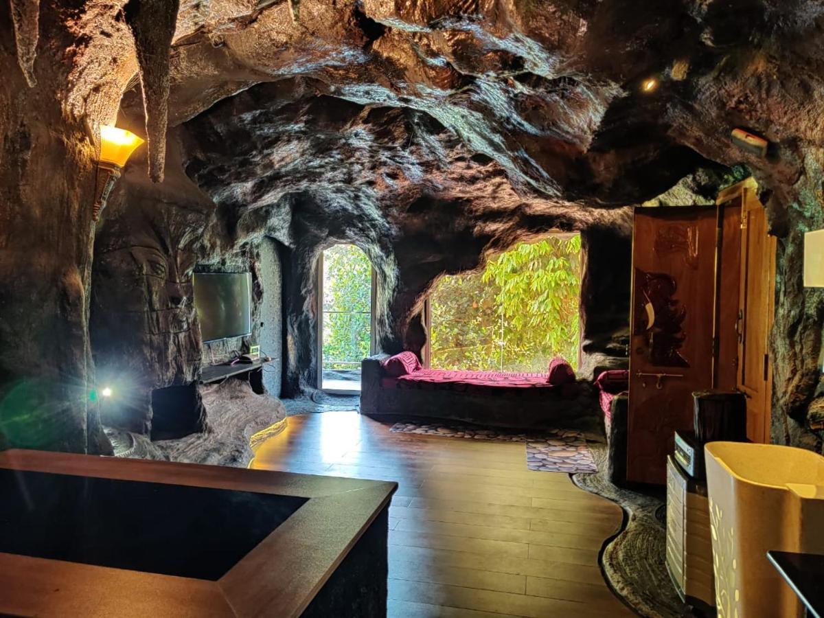 הוילה מדיקרי Rai'S Coorg Cave House מראה חיצוני תמונה